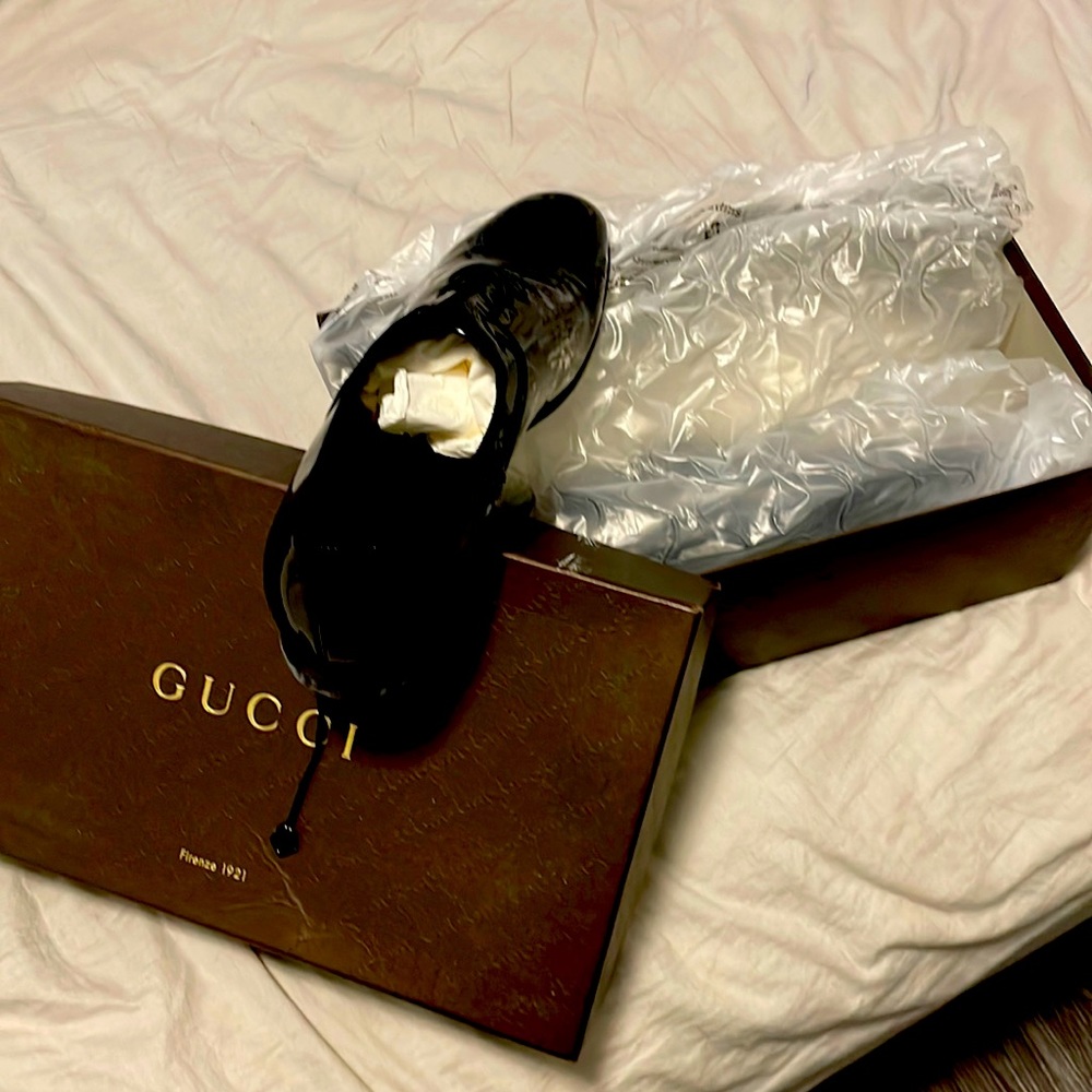 COPY - Brand new classic Gucci patent leather shoes with black grosgrain trim.